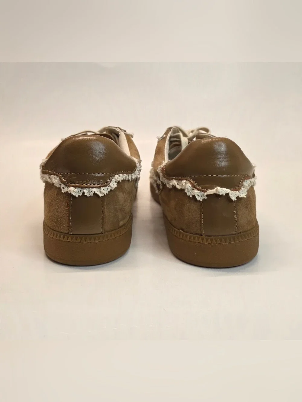 New Dolce Vita Tan Suede Low-Top Sneaker with White Lace Trim Women'sSize  9.5
